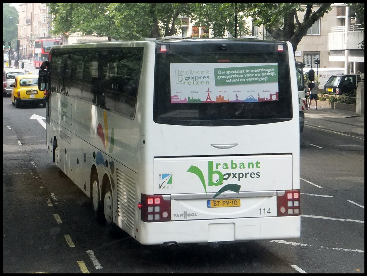 Van Hool T917 von Brabant Reizen aus den Niederlanden in London.