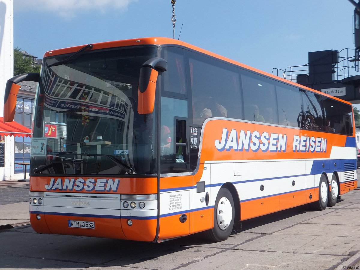 Van Hool T917 von Janssen aus Deutschland im Stadthafen Sassnitz.