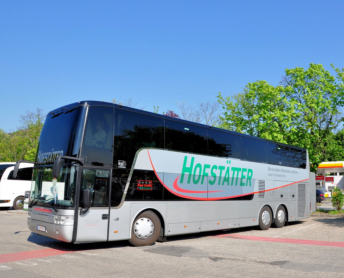 Van Hool TD925 Astromega von Hofsttter Reisen aus sterreich in Krems gesehen.