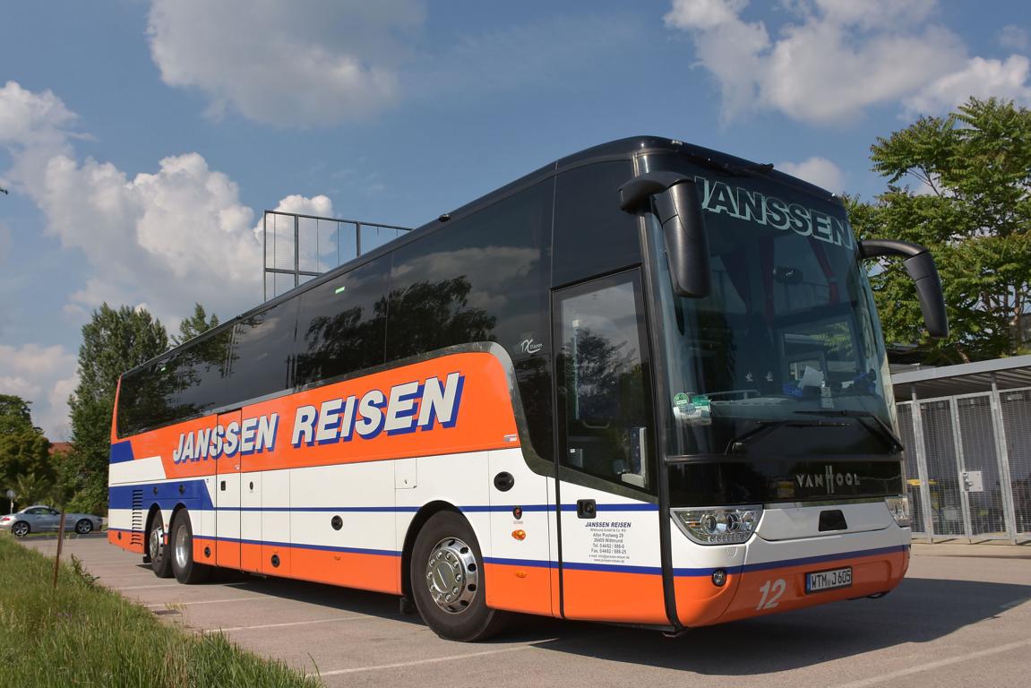 Van Hool TX 17 acron von Janssen Reisen aus der BRD im Mai 2019 in Krems.