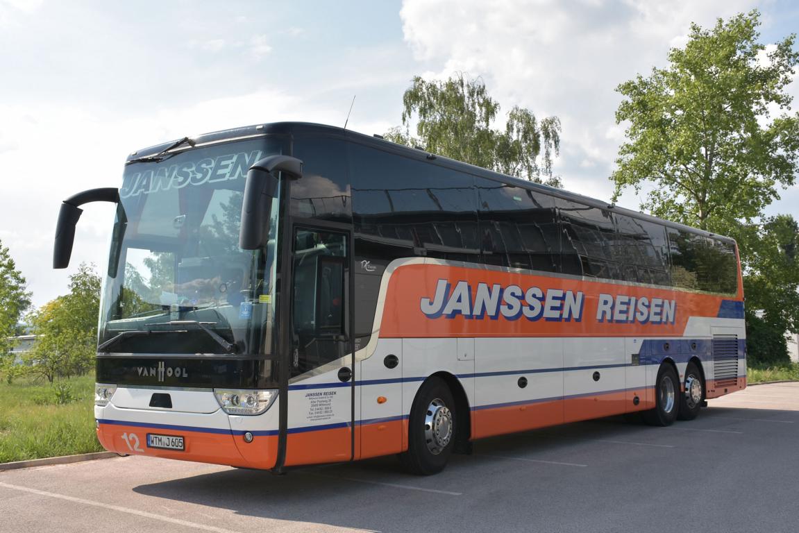 Van Hool TX 17 acron von Janssen Reisen aus der BRD im Mai 2019 in Krems.