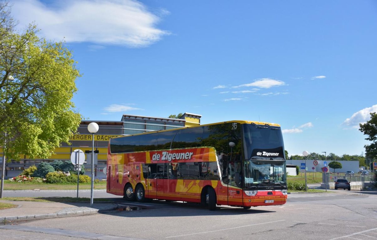 Van Hool TX Astromega von De Zigeuner Reisen aus Belgien 2017 in Krems.