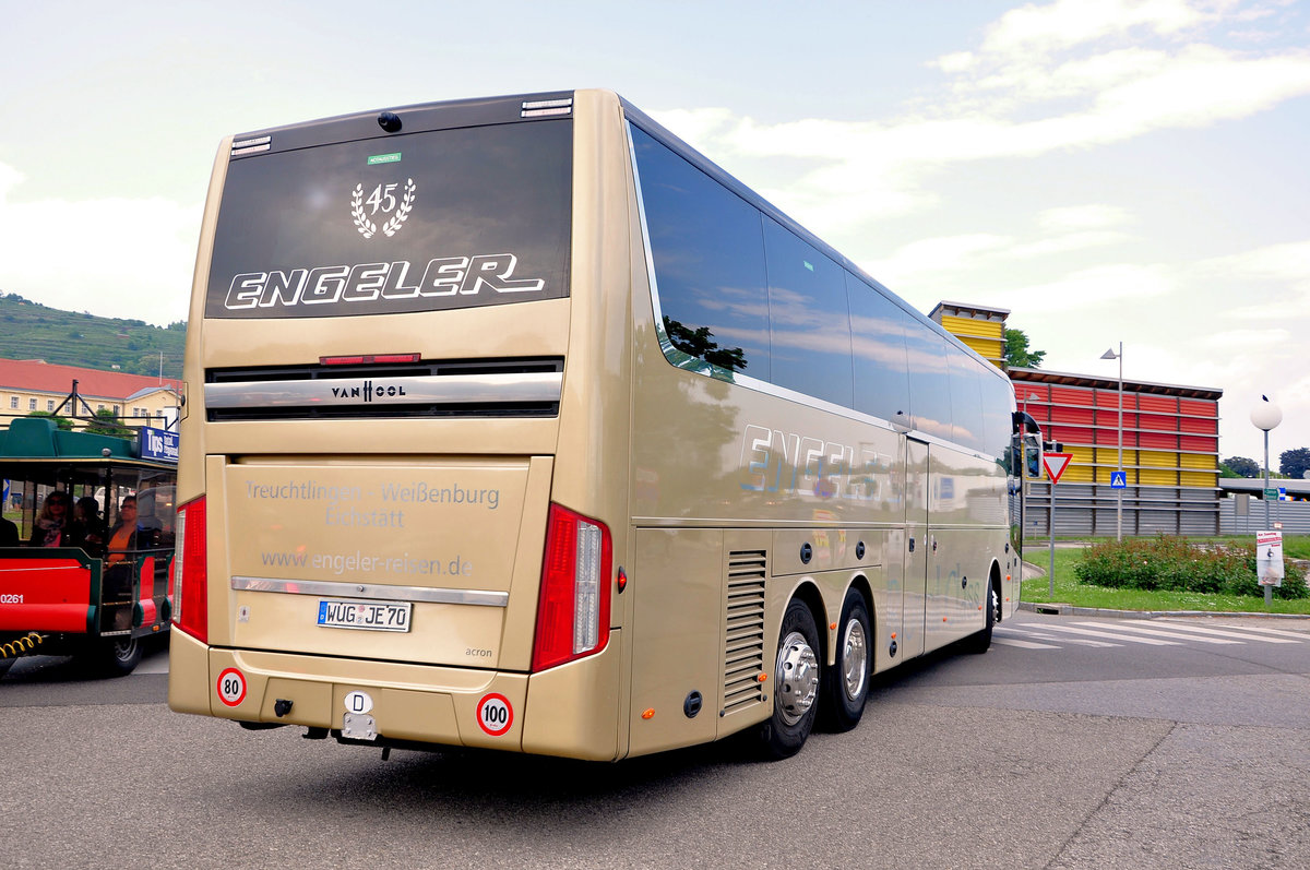 Van Hool TX16acron von Engeler Reisen aus der BRD in Krems gesehen.