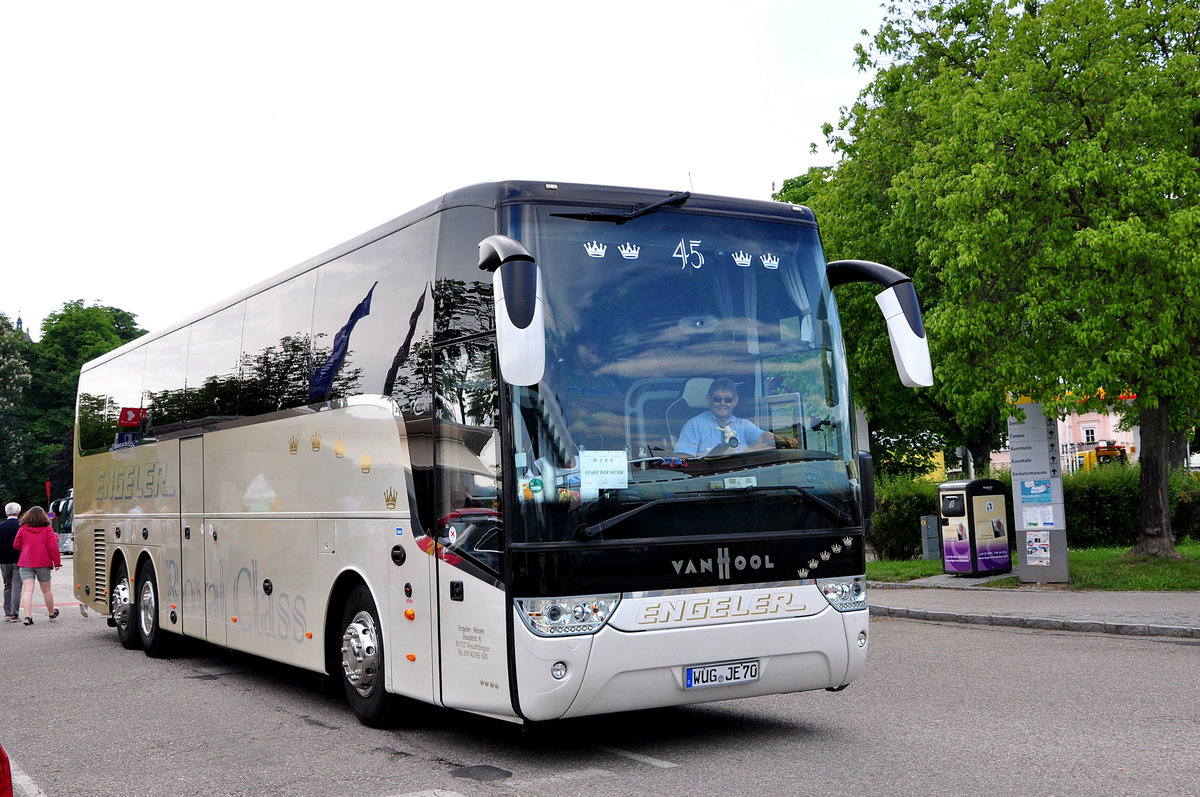 Van Hool TX16acron von Engeler Reisen aus der BRD in Krems gesehen.