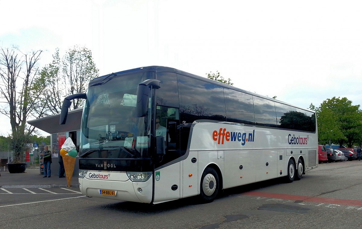 VAN HOOL TX17 Acron aus Holland am 21.4.2014 in Krems.