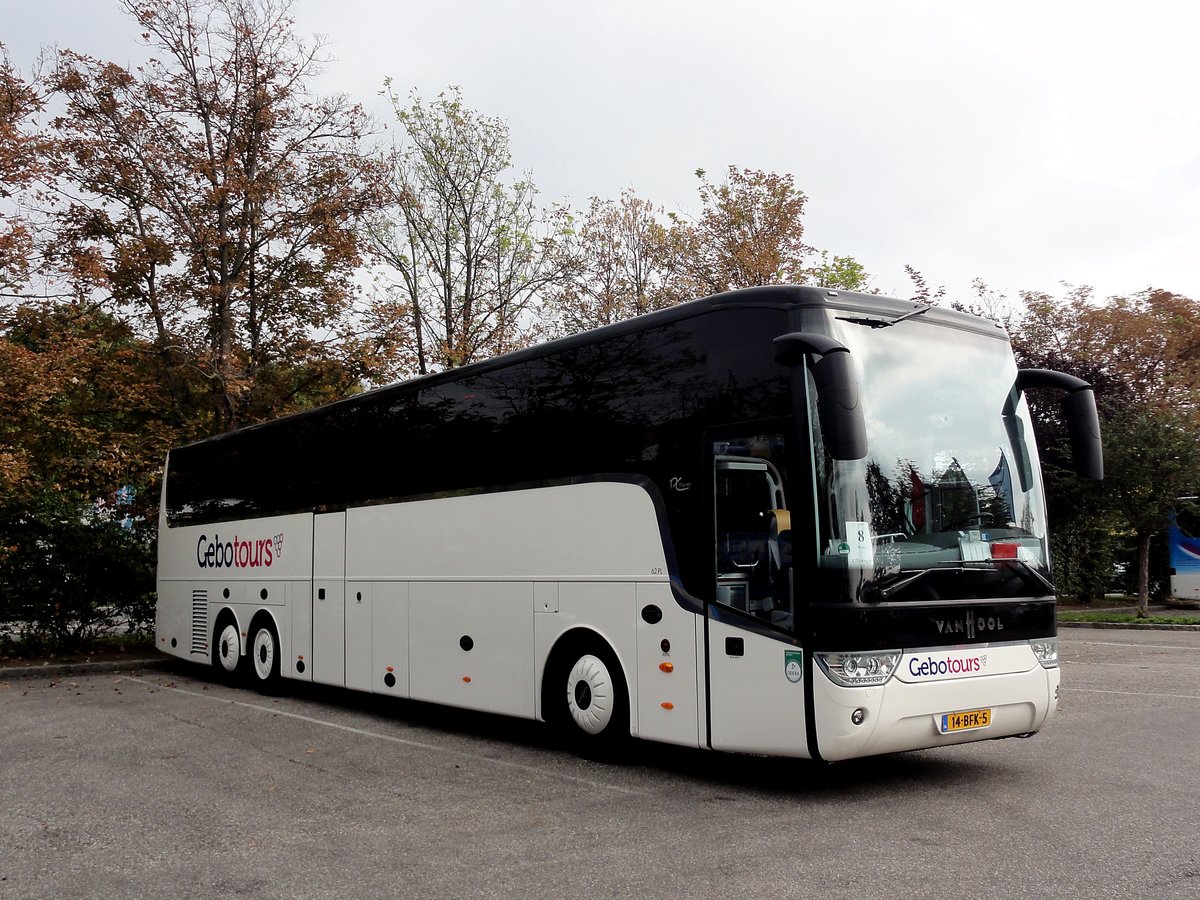 Van Hool TX17 Acron von Gebotours.nl in Krems gesehen.