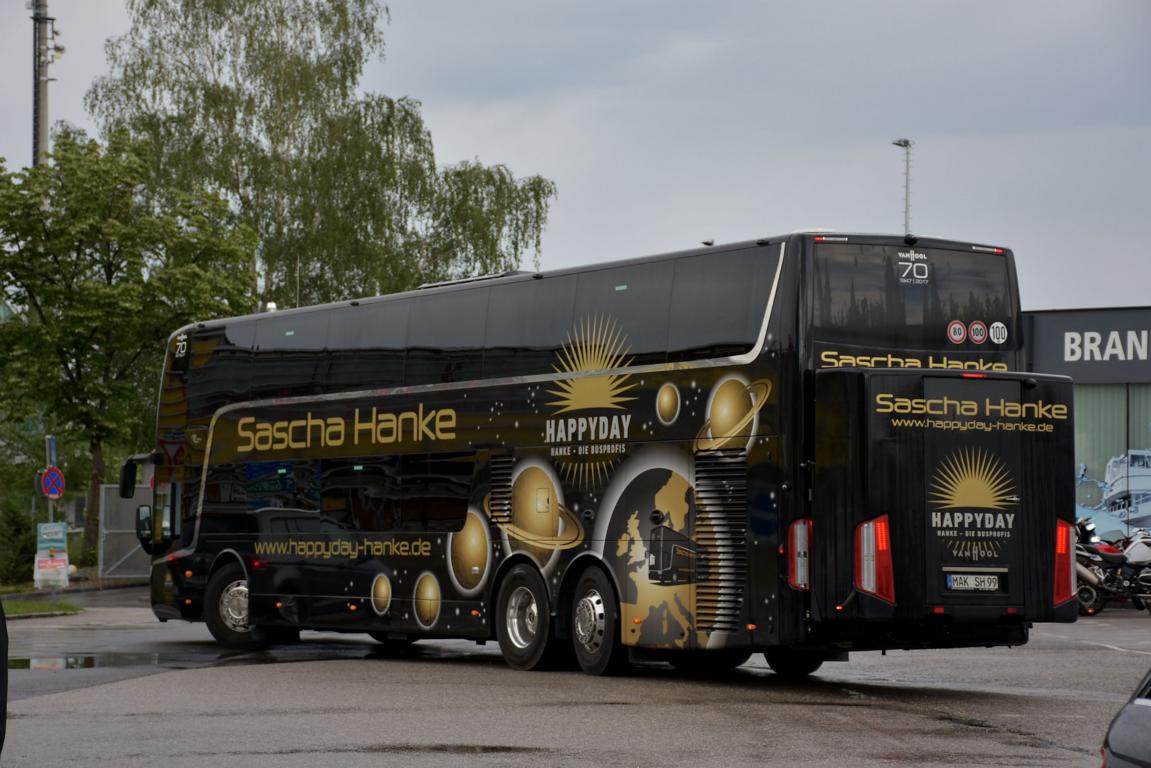 Van Hool TX27 Astromega von Sascha Hanke Reisen aus der BRD im Mai 2018 in Krems.