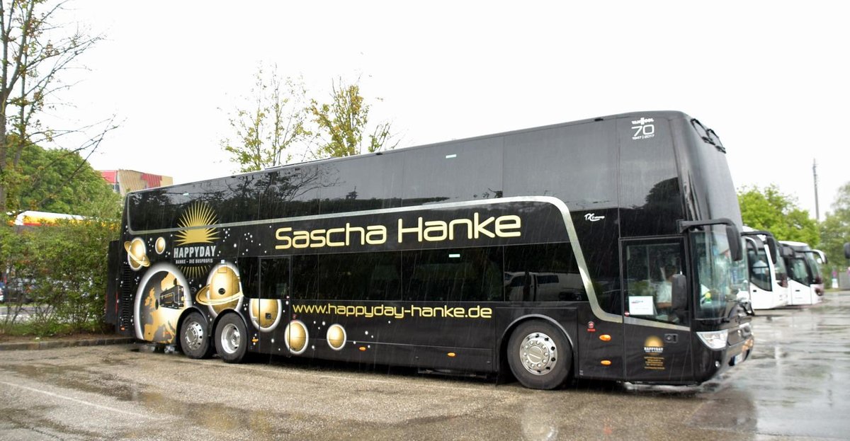 Van Hool TX27 Astromega von Sascha Hanke Reisen aus der BRD im Mai 2018 in Krems.