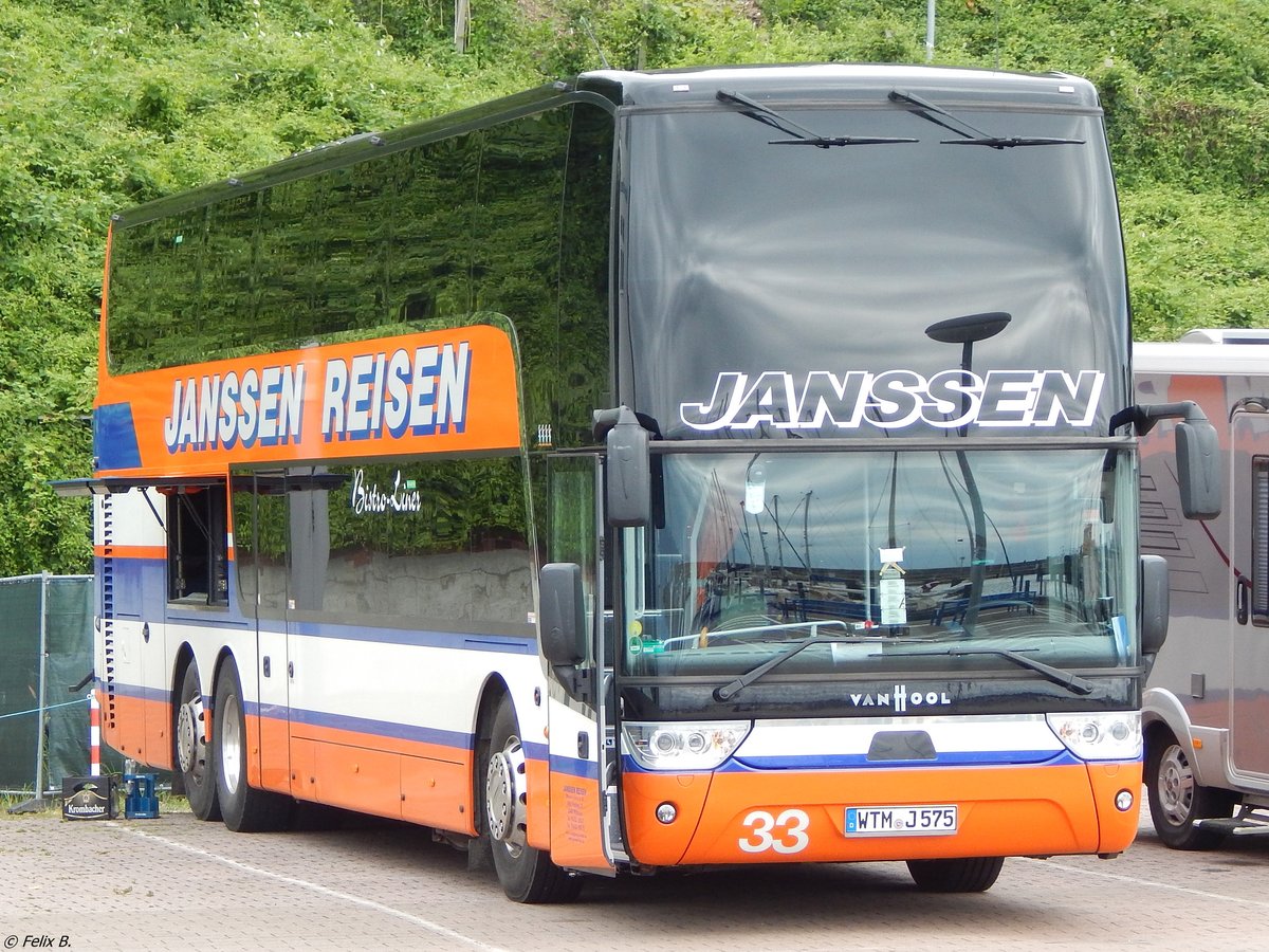 Van Hool TX27 von Janssen Reisen aus Deutschland im Stadthafen Sassnitz.