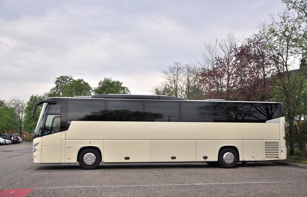 VDL Futura aus Polen am 17.4.2015 in Krems.