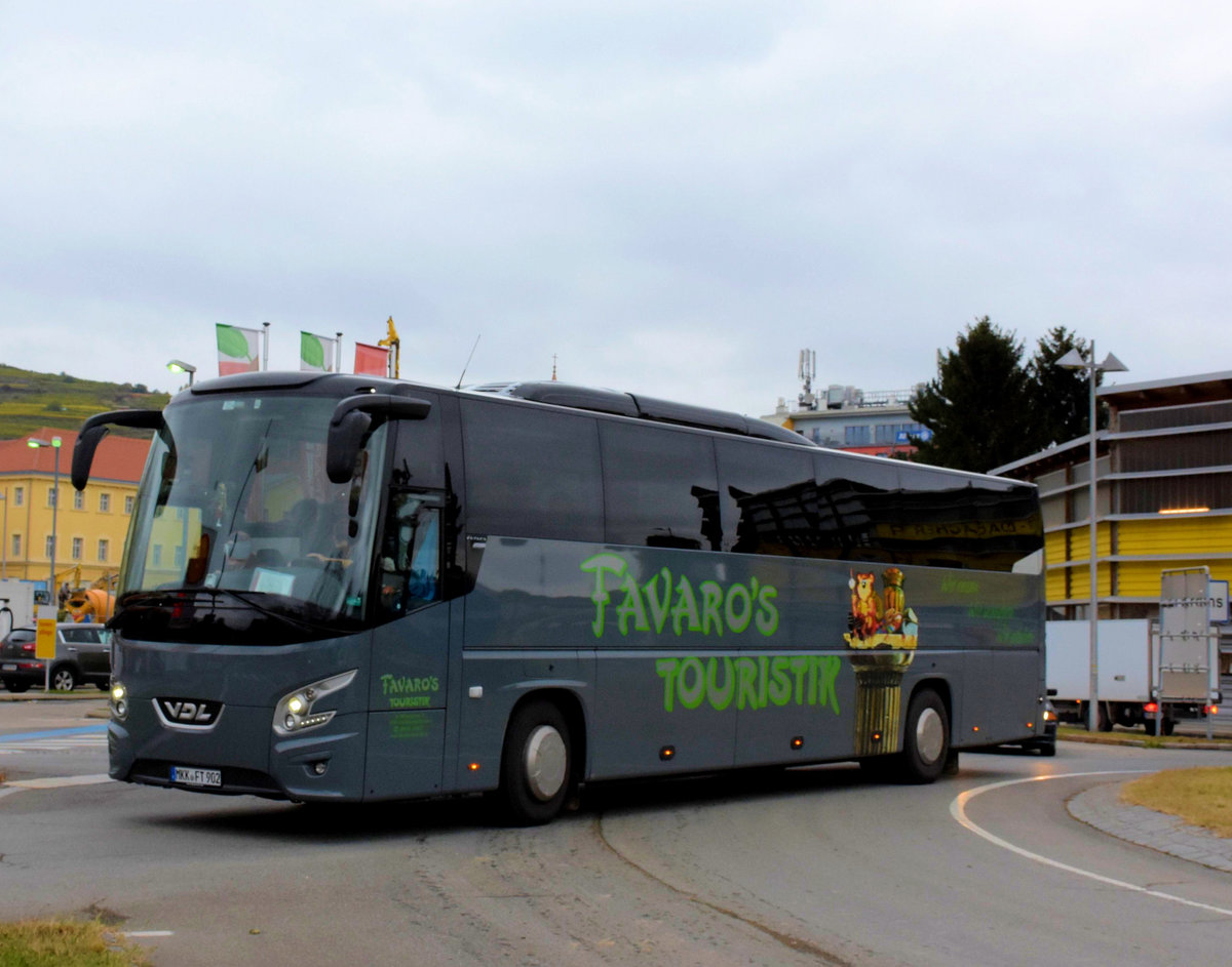 VDL Futura von der Favaro`s Touristik aus der BRD in Krems.