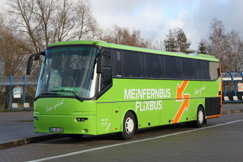 VDL Futura der Firma MeinFernbus als Linie 072 von Rostock Hauptbahnhof/Sd nach Kln am ZOB Hhe Rostock Hbf.22.11.2015