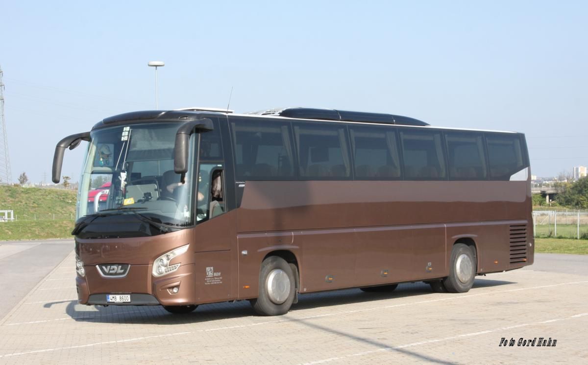 VDL Futura Reisebus am 12.10.2014 auf Rastplatz in Wien Schwechat in sterreich.