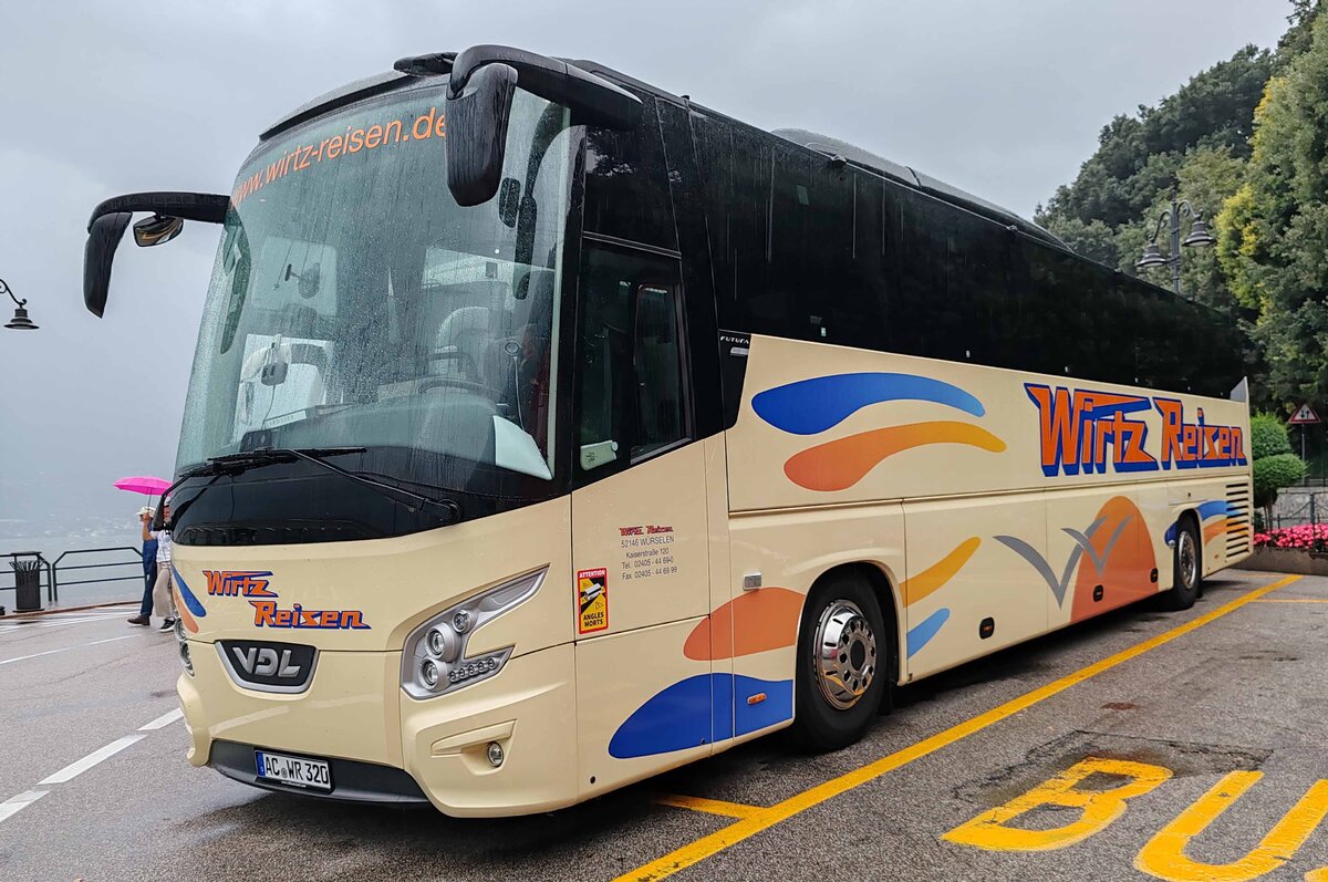 VDL Futura von WIRTZ-Reisen steht im September 2025 in Limone