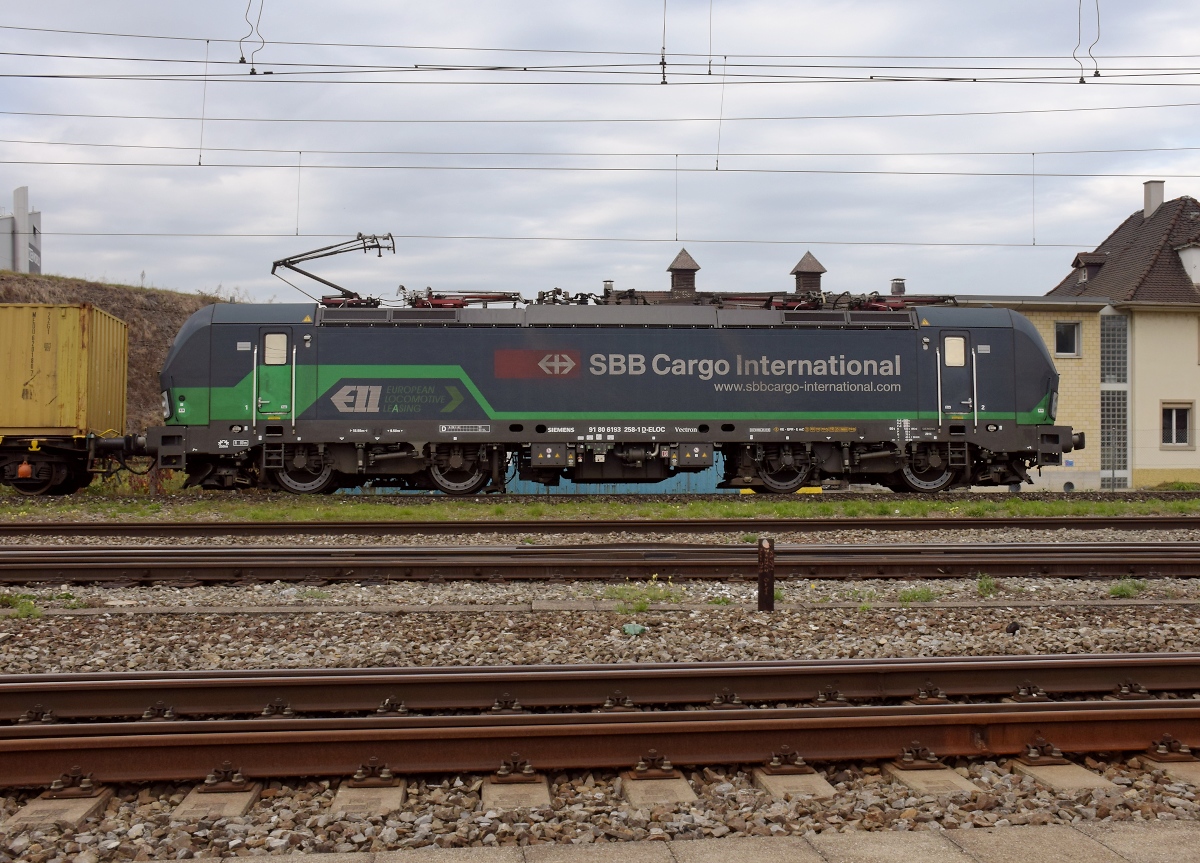 Vectroneninvasion: 193 258 der ELL wird von der SBB geleast. Pratteln, November 2018