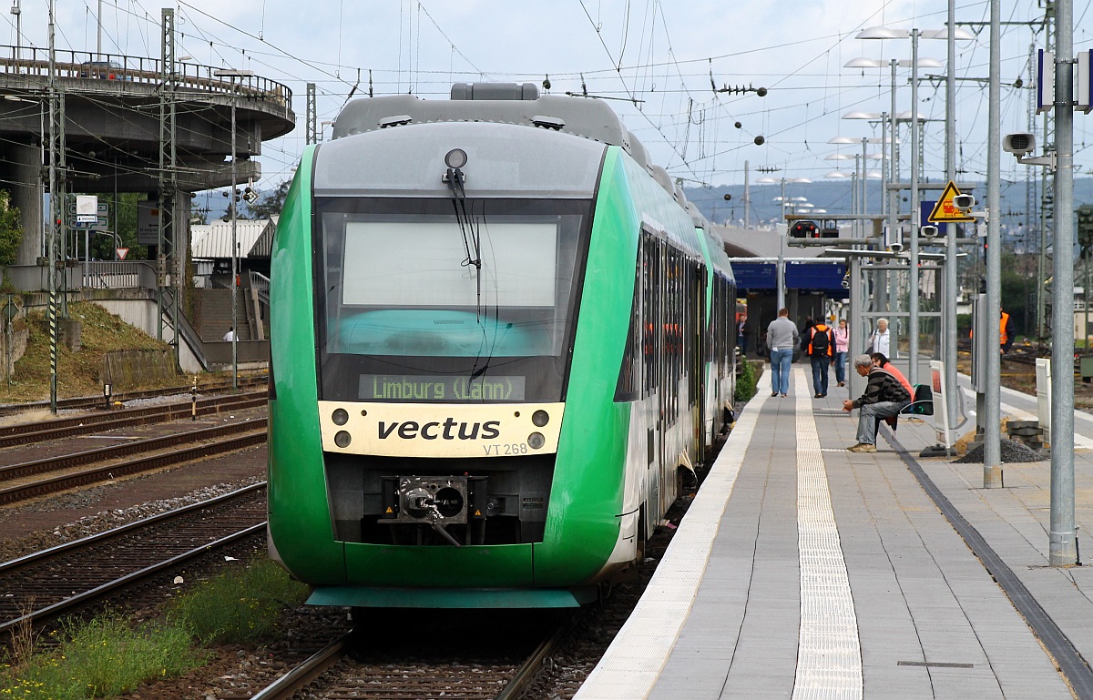 Vectus VT 268/648 168/668 und VT 265/648 165/665 als VEC 25553 nach Limburg stehen abfahrbereit im Hbf Koblenz. 16.09.2013