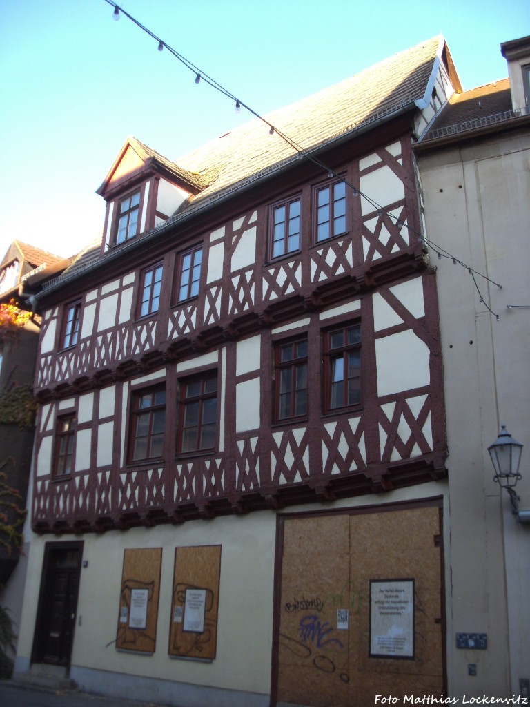 Verfallendes Denkmal in der Hallenser innenstadt am 8.11.14