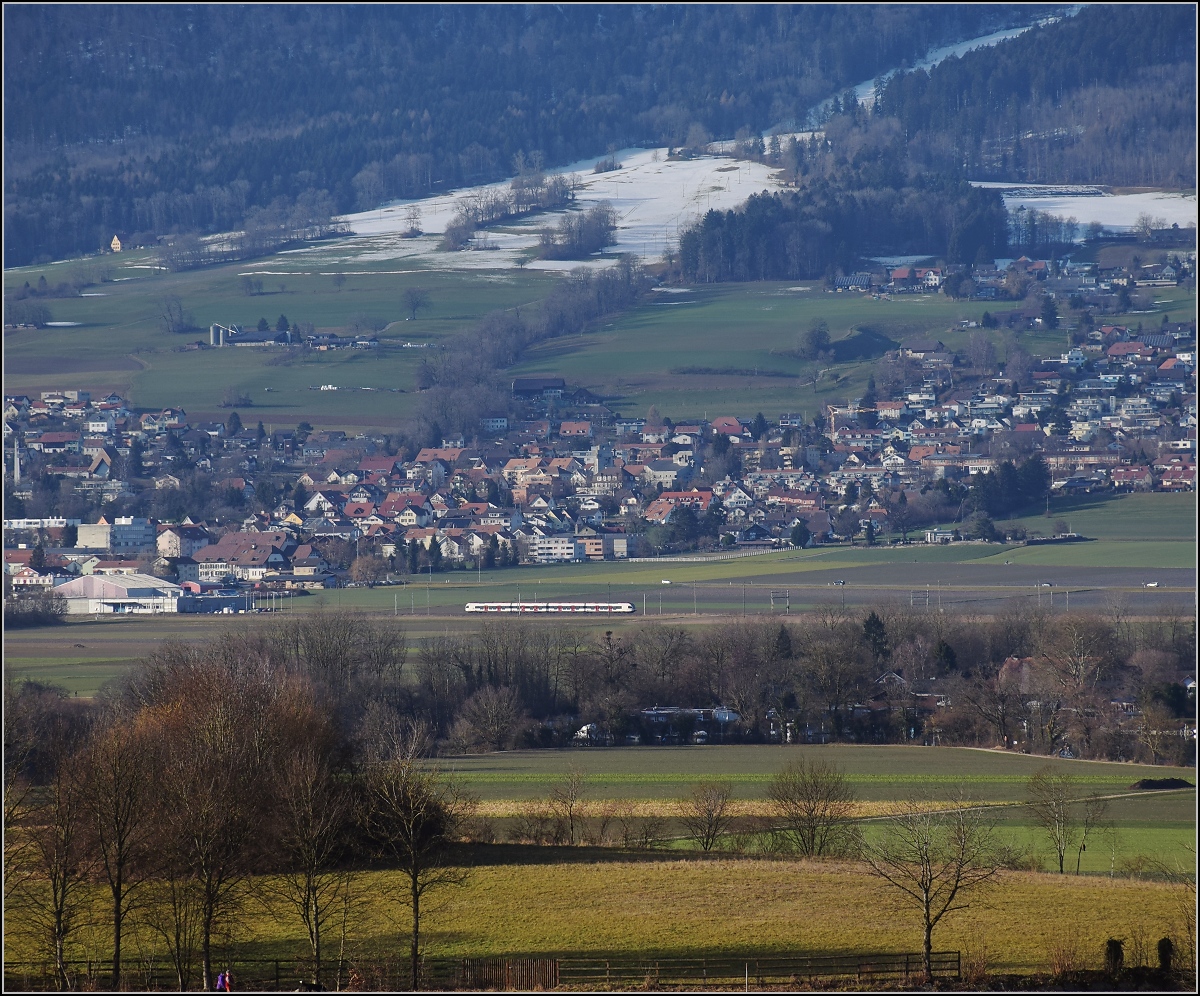 Viel Landschaft, wenig Zug am Jura.

Ein Flirt auf der Jurasüdfusslinie zwischen Bettlach und Selzach. Januar 2022. 