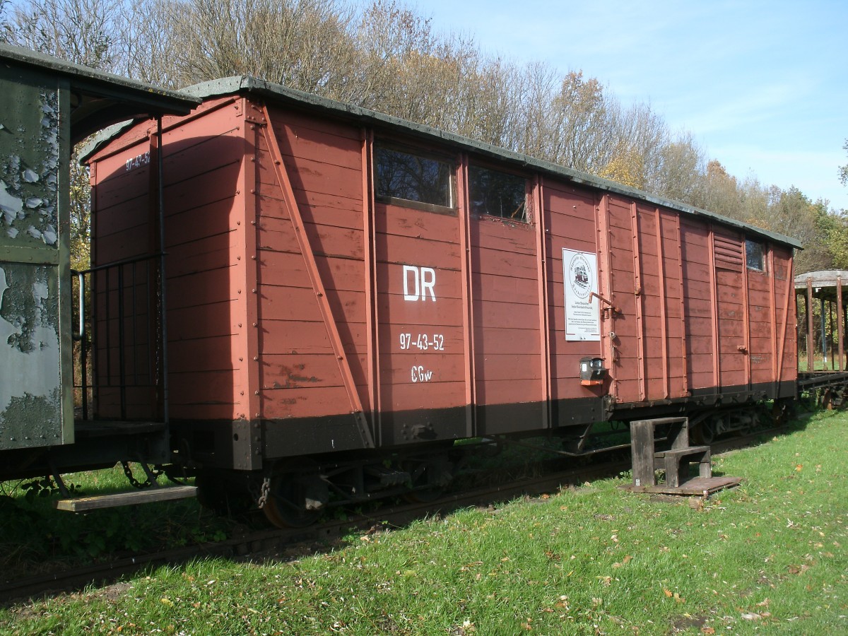 Vierachsiger GGw 97-43-52,am 31.Oktober 2013,in Putbus.