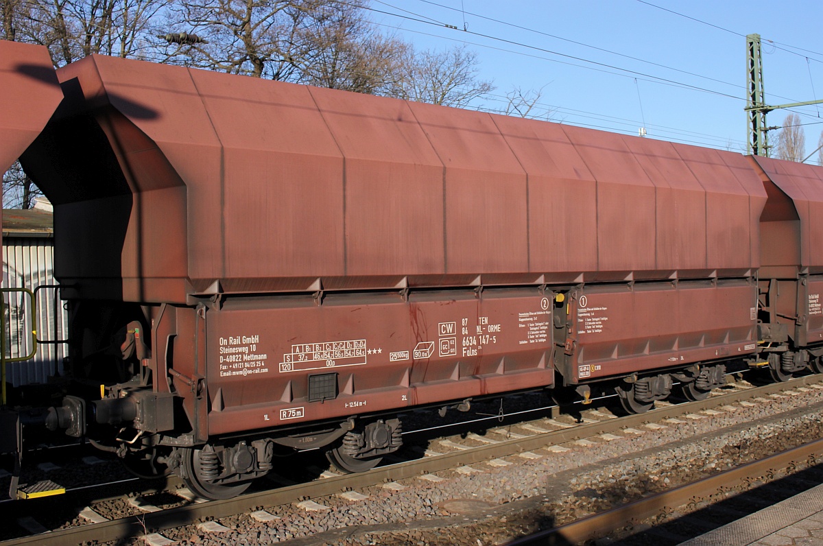 Vierachsiger Selbstentladewagen Gattung Falns274 registriert unter 87 84 6634 147-5 NL-ORME, HH-Harburg 03.04.21