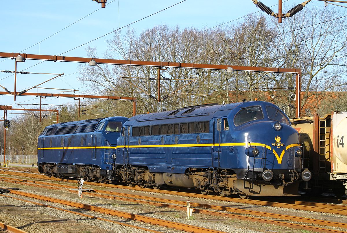 Viking-Rail MY 1146 + 1831 fahren zur Tankstelle im ehemaligen Md. Padborg 03.03.2023 