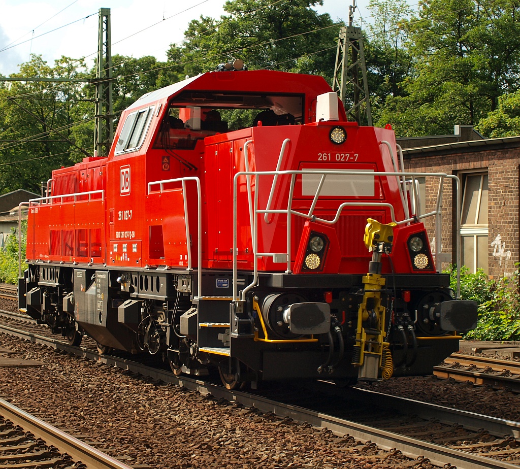 Voith Gravita 10BB 261 027-7 als Portraitaufnahme. HH-Harburg 01.07.2011