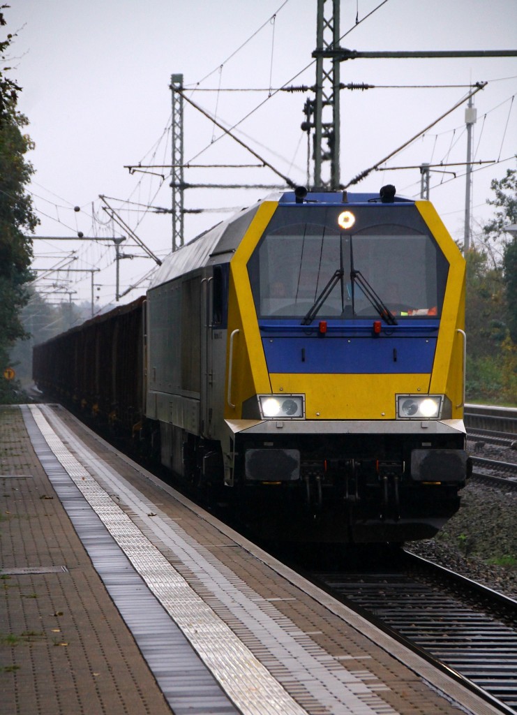 Voiths Maxima 30 CC oder 263 001-0 mit 14 Eaos Wagen beladen mit Dünger-Kalk auf dem Weg nach Jübek zur Entladung. Schleswig 07.10.2014