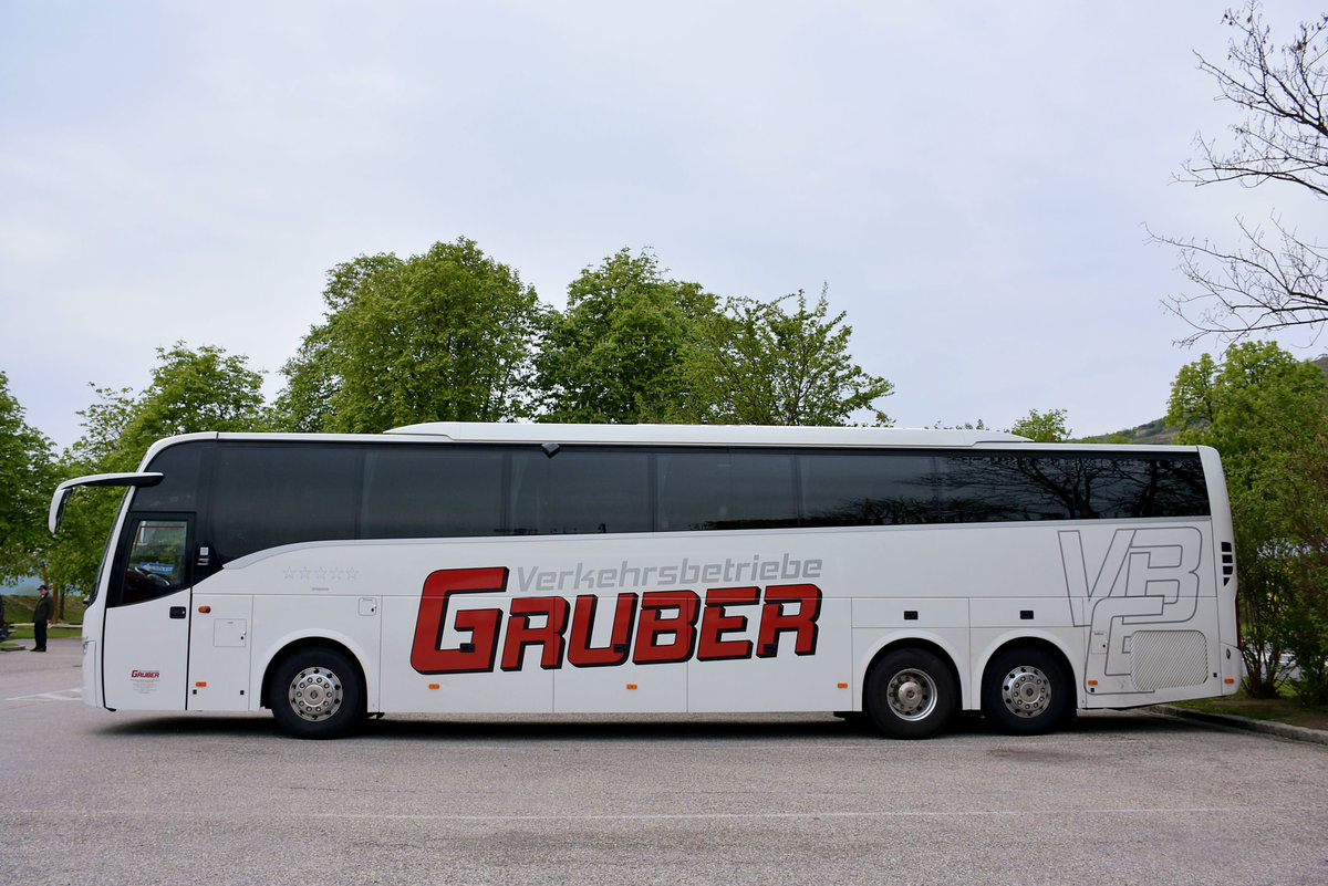 Volo 9900 vom Verkehrsbetrieb GRUBER aus sterreich in Krems.