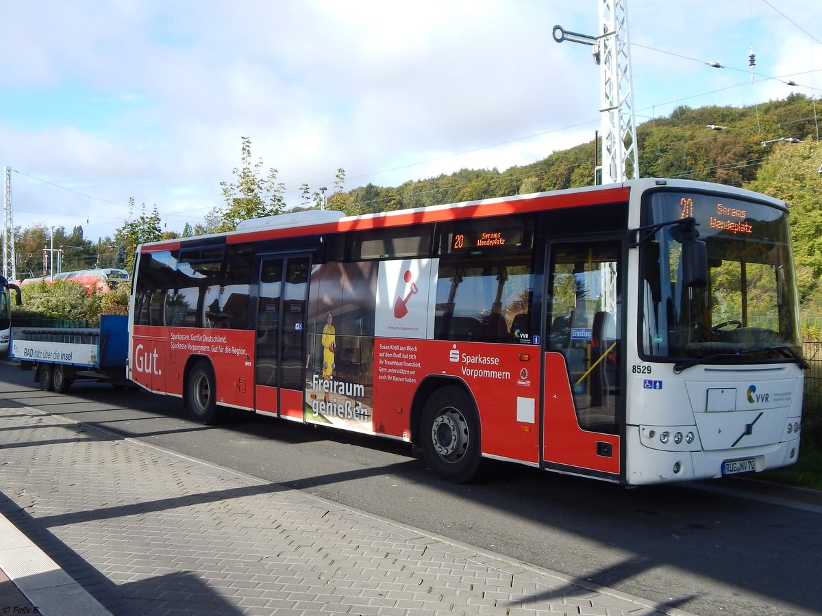 Volvo 8700 der VVR mit Fahrradanhänger in Sassnitz.