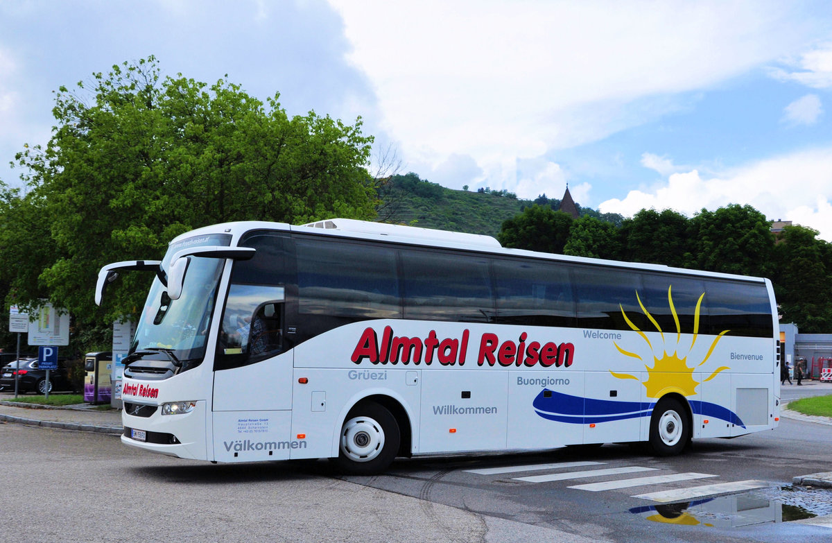 Volvo 9700 von ALMTAL Reisen aus sterreich in Krems gesehen.