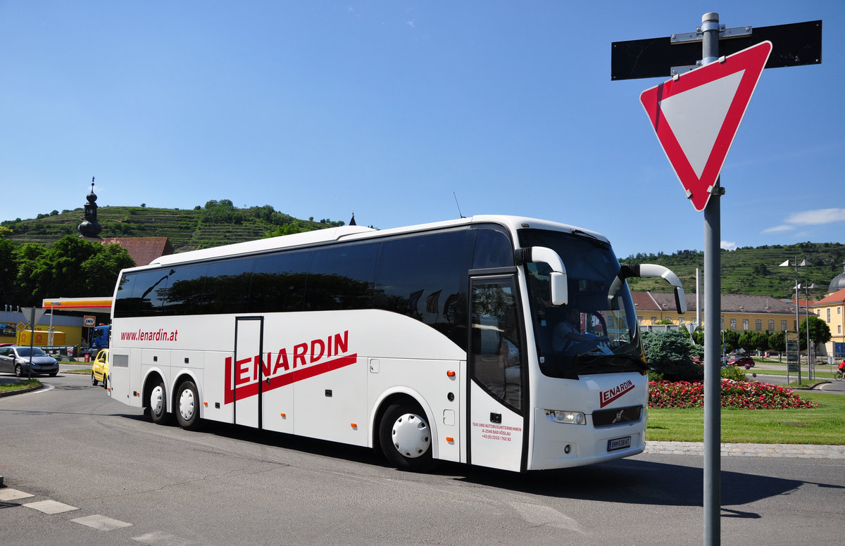 Volvo 9700 vom Autobusunternehmen Lenardin Reisen aus sterreich in Krems gesehen.