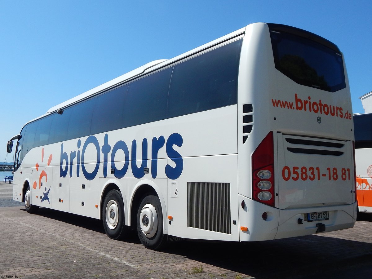 Volvo 9700 von briOtours aus Deutschland im Stadthafen Sassnitz.