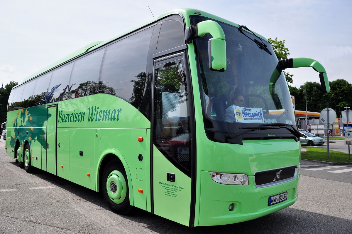 VOLVO 9700 von Busreisen Wismar aus der BRD im Mai 2015 in Krems.