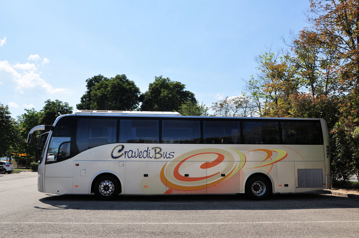 Volvo 9700 von Crawedi Bus aus Italien in Krems gesehen.