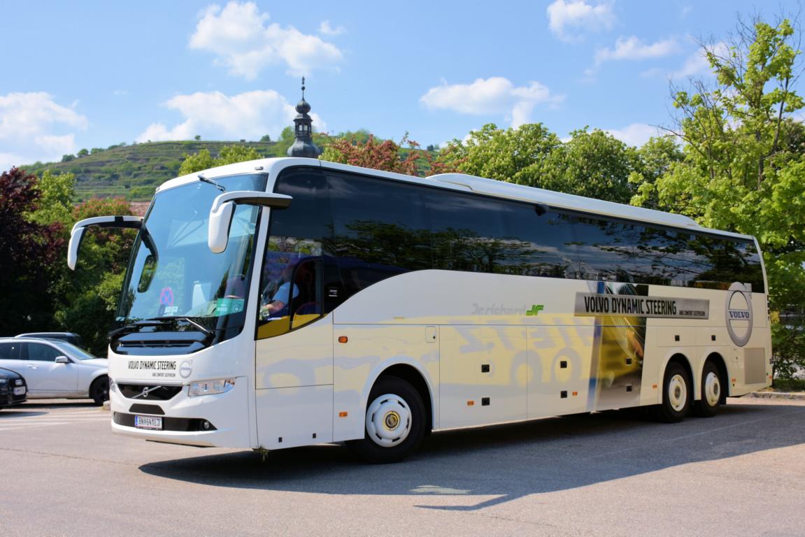 Volvo 9700 von Dr. Richard Reisen aus Wien in Krems.