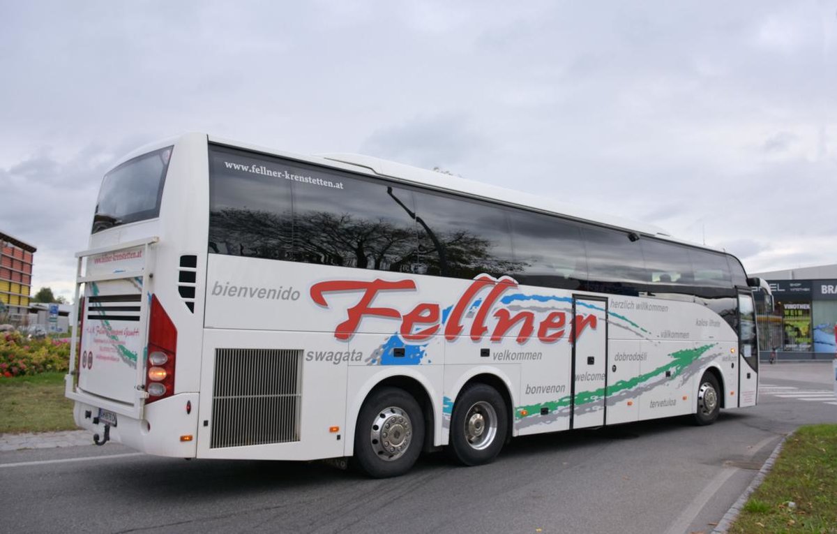 Volvo 9700 von Fellner Reisen aus sterreich 10/2017 in Krems.