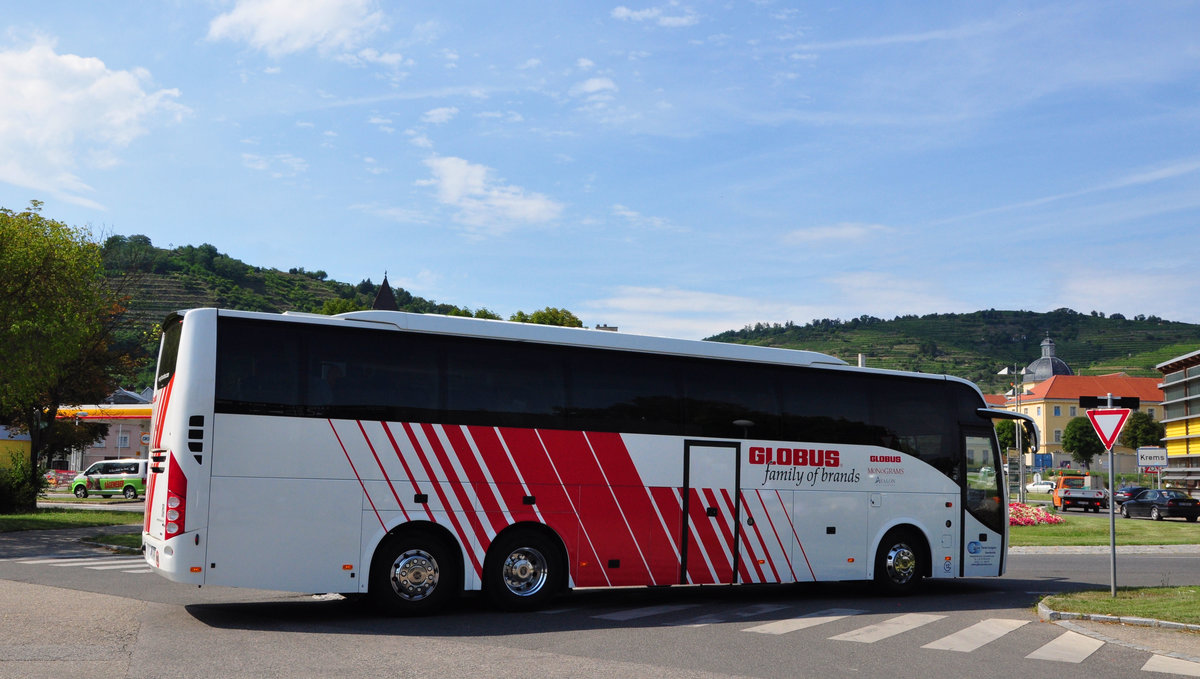 Volvo 9700 von Global Travel Hungary in Krems gesehen.