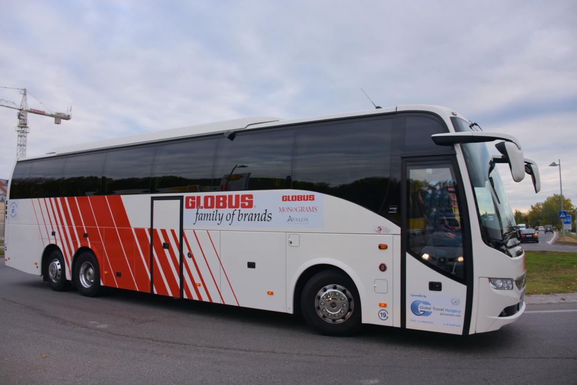 Volvo 9700 von Global Travel Hungary 10/2017 in Krems unterwegs.