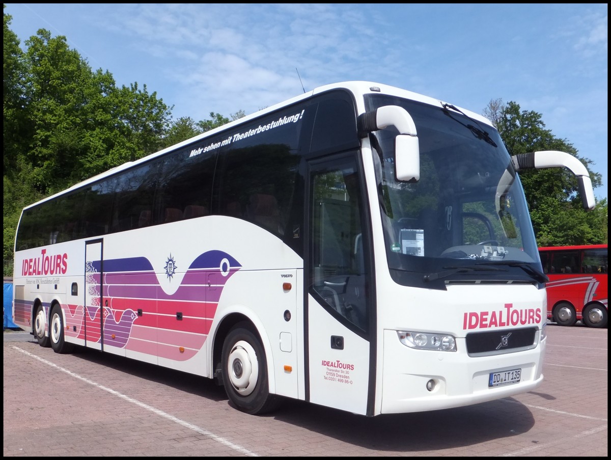 Volvo 9700 von Ideal-Tours aus Deutschland im Stadthafen Sassnitz. 