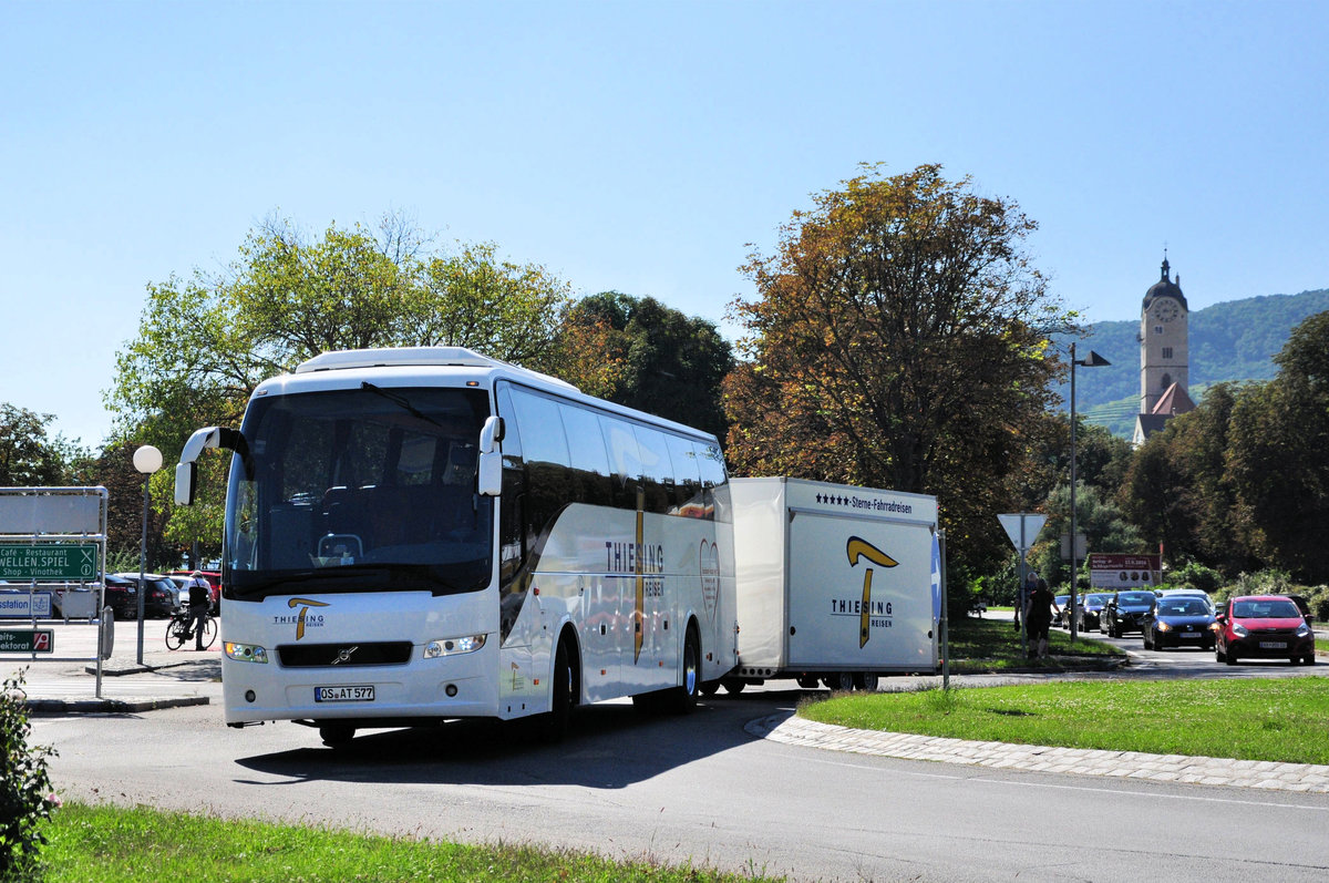 Volvo 9700 mit Radanhnger von Thiesing Reisen aus der BRD in Krems gesehen.