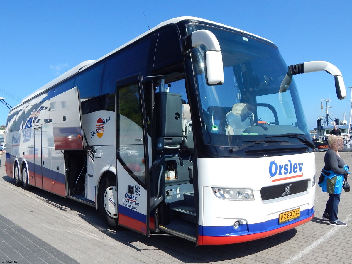 Volvo 9700 von Orslev aus Dänemark im Stadthafen Sassnitz.