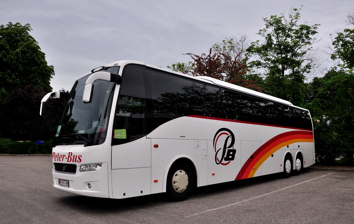 VOLVO 9700 von Peter Bus-Reisen aus sterreich am 19.5.2015 in Krems.