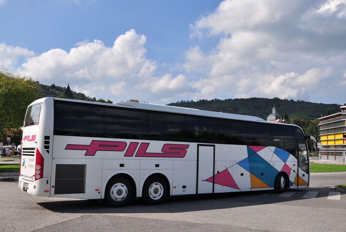 Volvo 9700 von PILS Reisen aus Amstetten/Niedersterreich am 22.August 2014 in Krems gesehen.