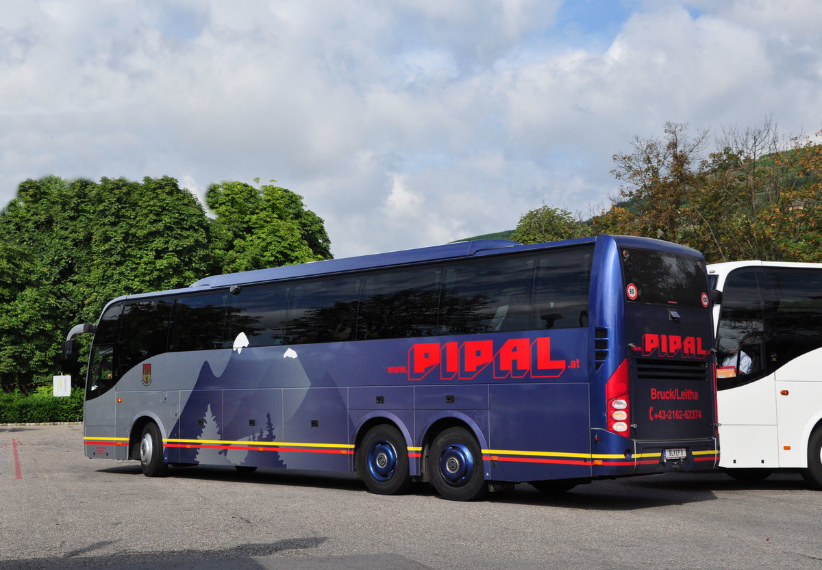 Volvo 9700 von Pipal Reisen aus sterreich in Krems gesehen.