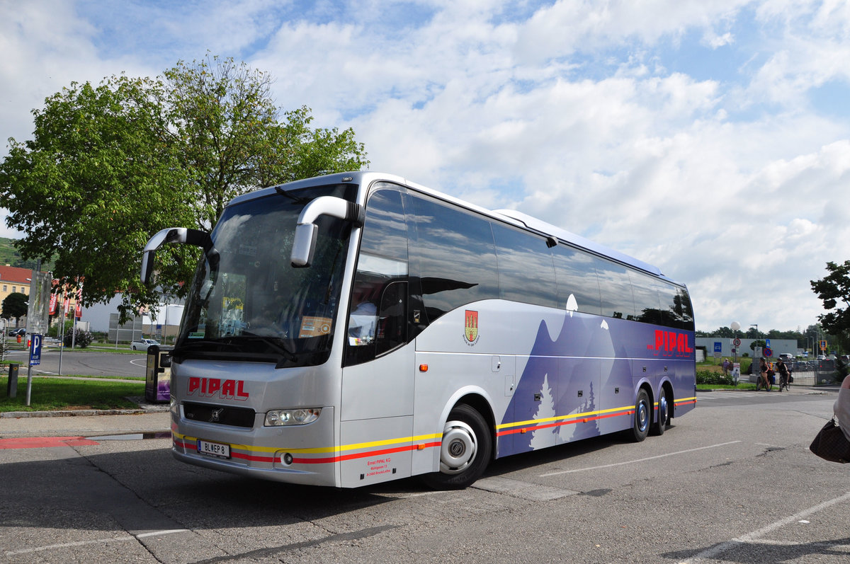 Volvo 9700 von Pipal Reisen aus sterreich in Krems gesehen.