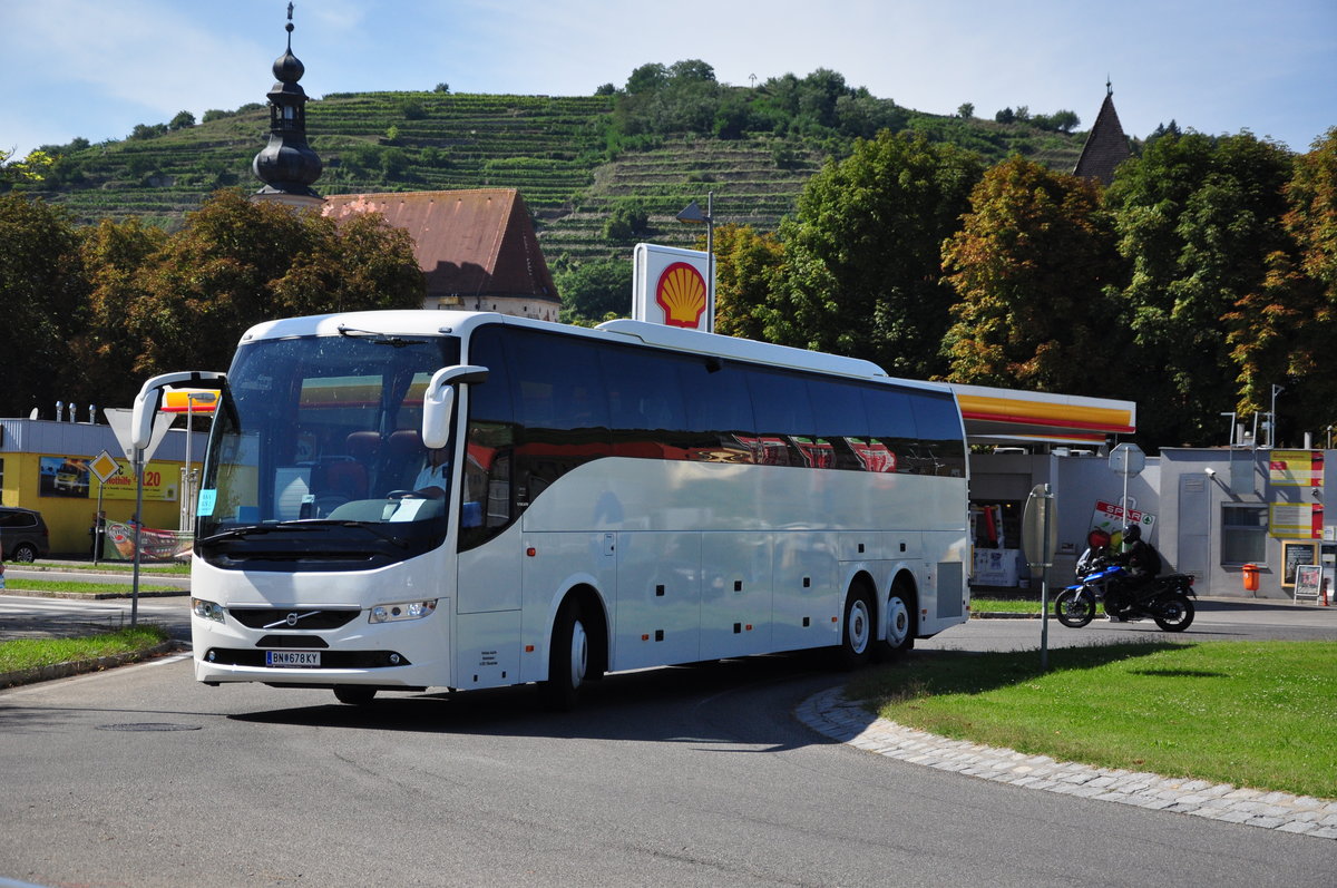 Volvo 9700 von Volvo Austria in Krems gesehen.