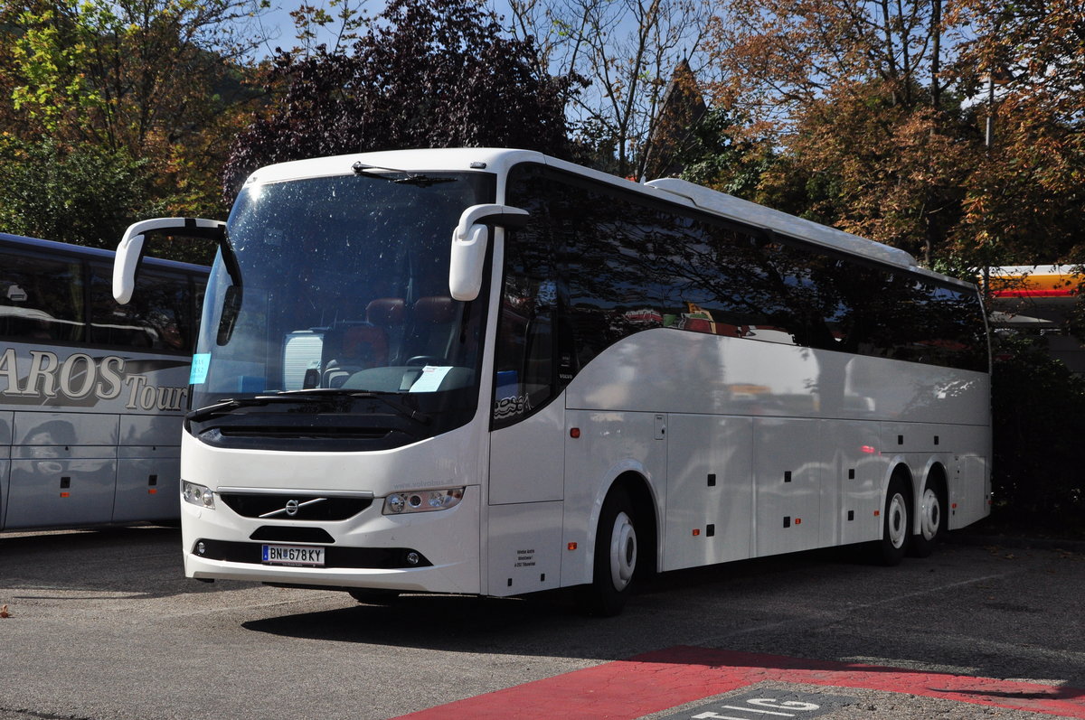 Volvo 9700 von Volvo Austria in Krems gesehen.