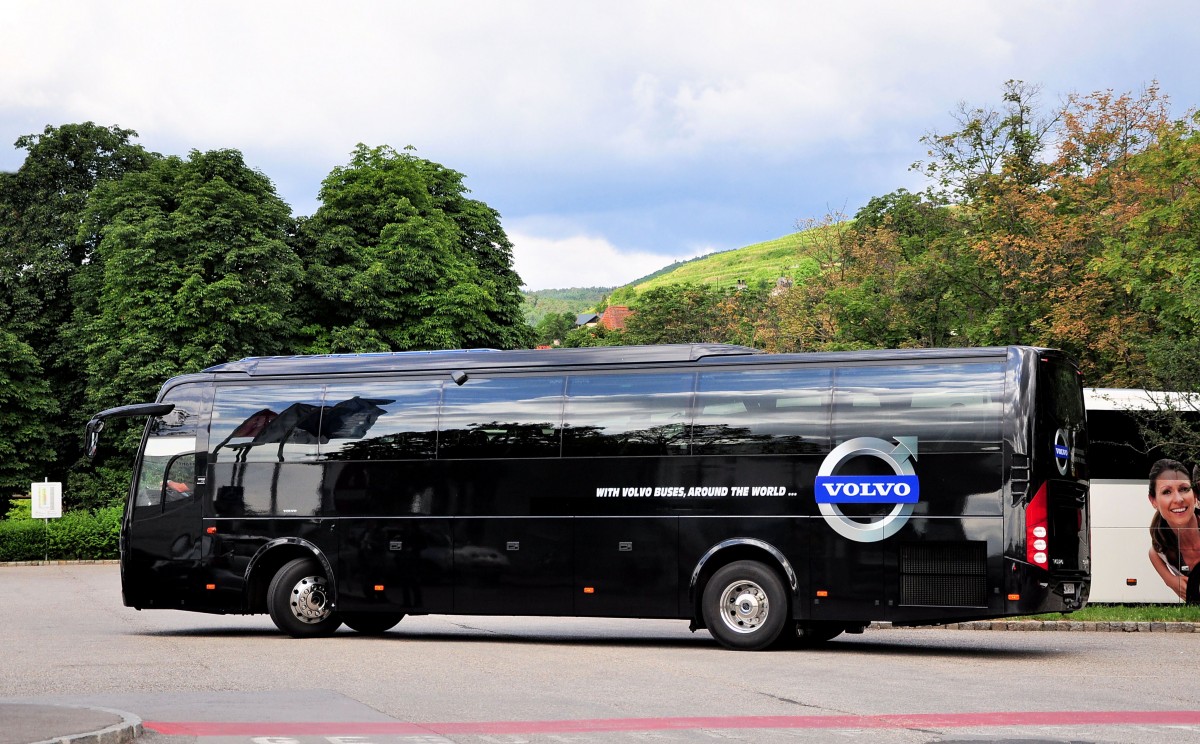 Volvo 9700 von Volvo sterreich im Juni 2015 in Krems gesehen.