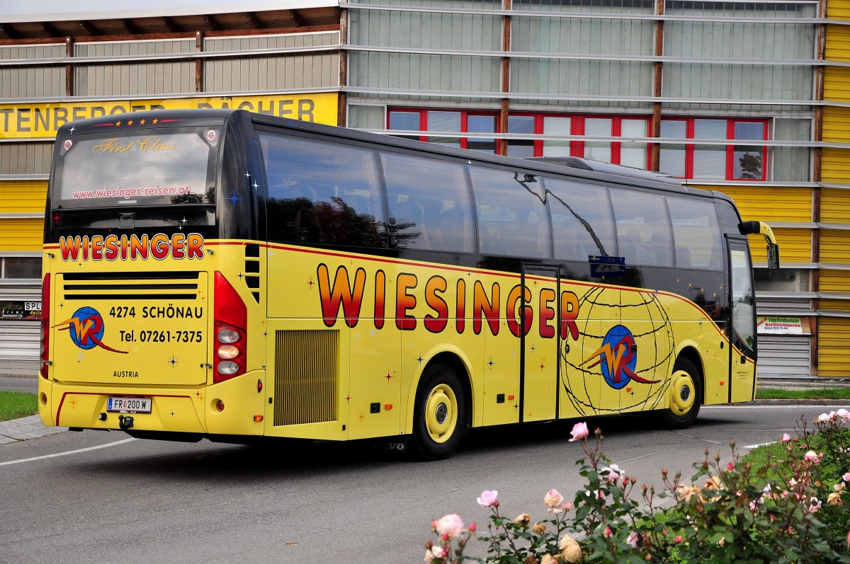 VOLVO 9700 von Wiesinger Reisen aus sterreich am 5.10.2014 in Krems.