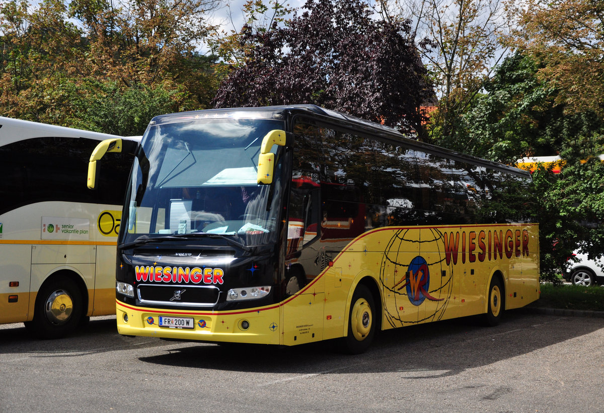 Volvo 9700 von Wiesinger Reisen aus sterreich in Krems gesehen.